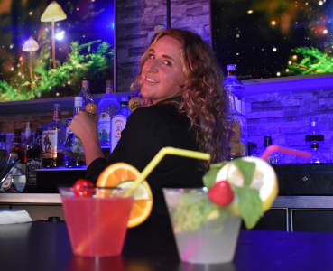 Cash Bar - Bartenders - Drinks ready
